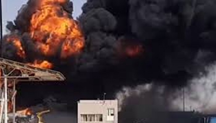 ইরানে আঠা কারখানায় ভয়াবহ আগুন