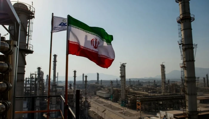 ইরানের ওপর গুরুত্বপূর্ণ যে নিষেধাজ্ঞা শিথিল করছে যুক্তরাষ্ট্র