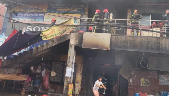 বিজয় সরণির কলমিলতা বাজারের আগুন নিয়ন্ত্রণে