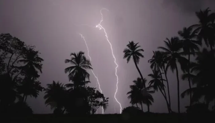 রাত ১টার মধ্যে দেশের ১১ অঞ্চলে কালবৈশাখীর আভাস