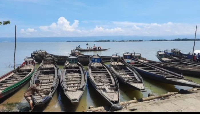 জলরাশির জনপদে জীবিকার অনিশ্চয়তা