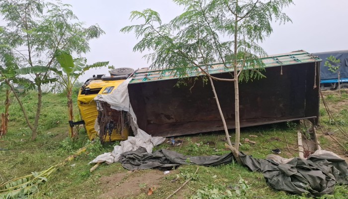টাঙ্গাইলে নিহত ১৫ জনের মধ্যে ১৩ জনের পরিচয় মিলেছে