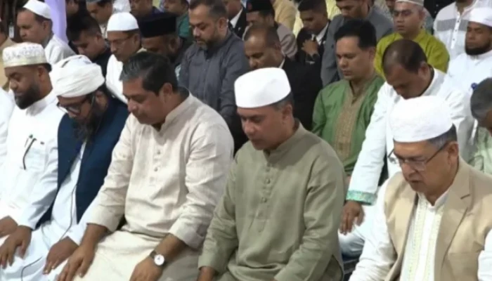 প্রধান জামাতে নামাজ আদায় করলেন রাষ্ট্রপতি ও প্রধানমন্ত্রী