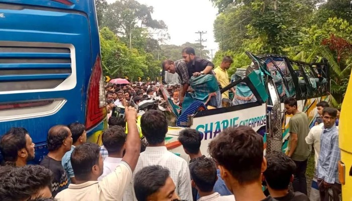 কক্সবাজারে যাত্রীবাহী দুই বাসের সংঘর্ষে শিশু নিহত, আহত ৫০