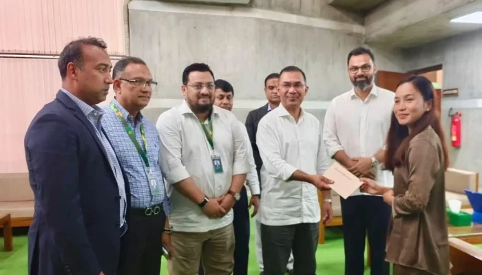 সাফজয়ী ফুটবলার ঋতুপর্ণা চাকমাকে প্রধানমন্ত্রীর উপহার