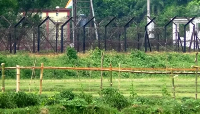 নওগাঁ সীমান্তে পুশইনে ব্যর্থ হয়ে ৯ জনকে ফেরত নিল বিএসএফ