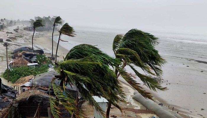 দুপুরের মধ্যে ঢাকাসহ ১৬ জেলায় ঝড়ের আভাস