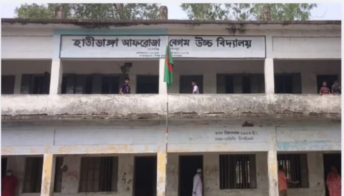 এইচএসসি পরীক্ষা চলাকালে মোবাইল সঙ্গে রাখায় ২ এইচএসসি পরীক্ষার্থী বহিষ্কার