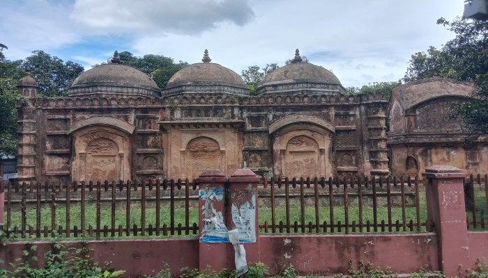 সংরক্ষণের অভাবে হারিয়ে যাচ্ছে সুলতানি যুগের মাড়িয়া মসজিদ