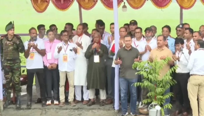 বরিশালে পৌঁছেছেন প্রধানমন্ত্রী তারেক রহমান, করলেন বৃক্ষরোপণ কর্মসূচির উদ্বোধন