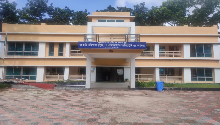 দুর্গাপুরের ভূমি সেবায় নতুন দিগন্ত: লায়লা নূর তানজুর কঠোর নজরদারিতে ফিরেছে স্বচ্ছতা