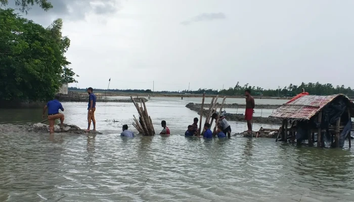 সরকারি খালে ৫৮ অবৈধ বাঁধ, স্বরাষ্ট্রমন্ত্রীর নির্দেশে অপসারণ ৯