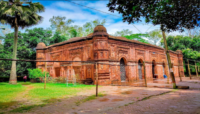 ইতিহাস-ঐতিহ্যের সাক্ষী বাঘা শাহী মসজিদ