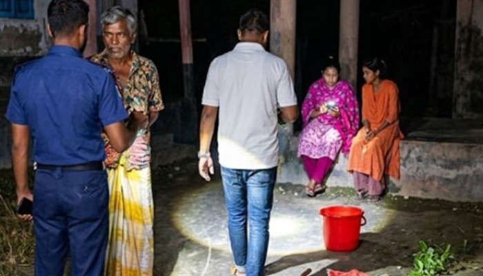 বাগমারায় বিএনপি নেতার বাড়িতে বোমা হামলা, বিক্ষোভ
