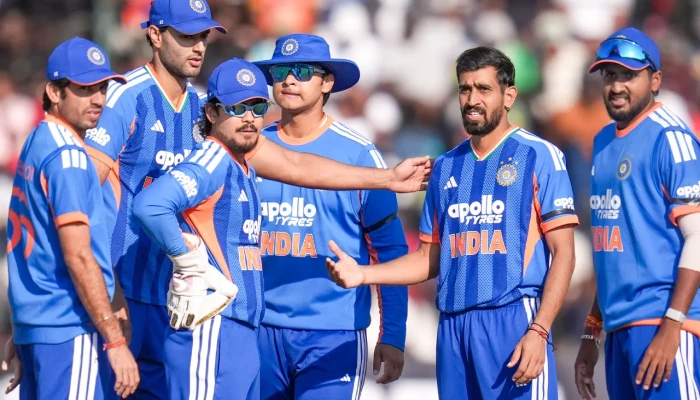 হারানো সিংহাসন ফিরে পেল ভারত