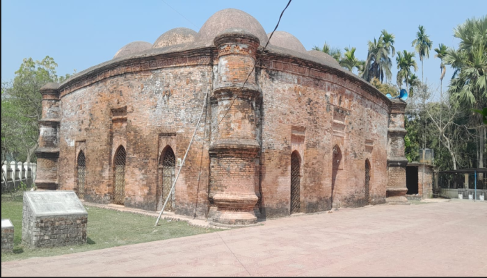 ৬০০ বছরের ঐতিহাসিক মসজিদকুঁড় মসজিদ ধ্বংসের ঝুঁকিতে