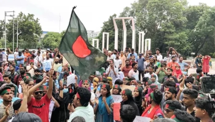 কেন্দ্রীয় শহীদ মিনার: প্রতিবাদী গানে-স্লোগানে শ্রাবণের অগ্নিঝরা বিকাল