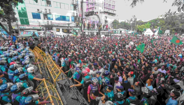 ‘মার্চ টু ঢাকা’ কর্মসূচি ঘোষণা, হাসিনার পতনের ইঙ্গিত