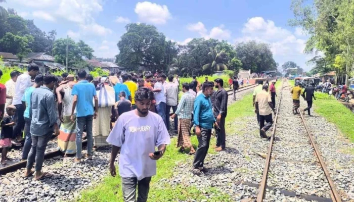 রংপুরে চলন্ত ট্রেনে উঠতে গিয়ে কাটা পড়ে রেলকর্মীর মৃত্যু