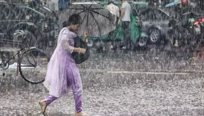 দেশের আট জেলায় বজ্রবৃষ্টির আশঙ্কা, ছয় অঞ্চলে হতে পারে ভারী বর্ষণ