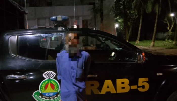 র‌্যাবের বিশেষ অভিযানে দুর্গাপুরে চাঞ্চল্যকর ধর্ষণচেষ্টা মামলার পলাতক আসামি গ্রেফতার