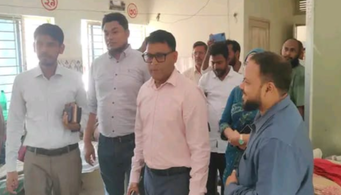 উপজেলা স্বাস্থ্য কমপ্লেক্সসহ বিভিন্ন দপ্তর পরিদর্শন করলেন জেলা প্রশাসক কাজী শহীদুল ইসলাম