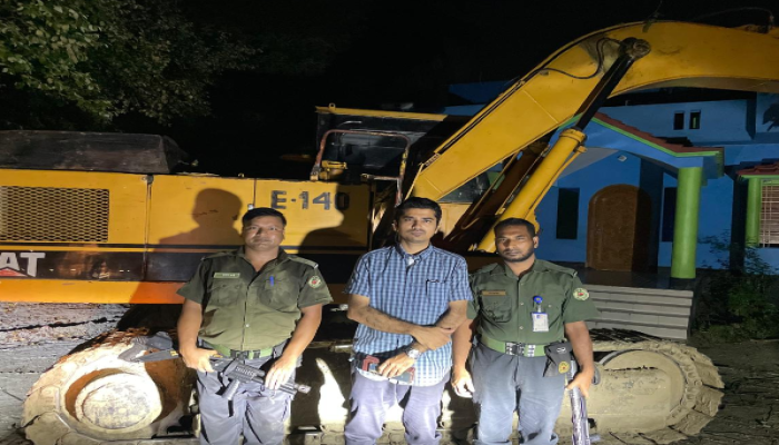 পুঠিয়ায় অবৈধ পুকুর খননের দায়ে ২ জনের ৩ মাসের কারাদণ্ড
