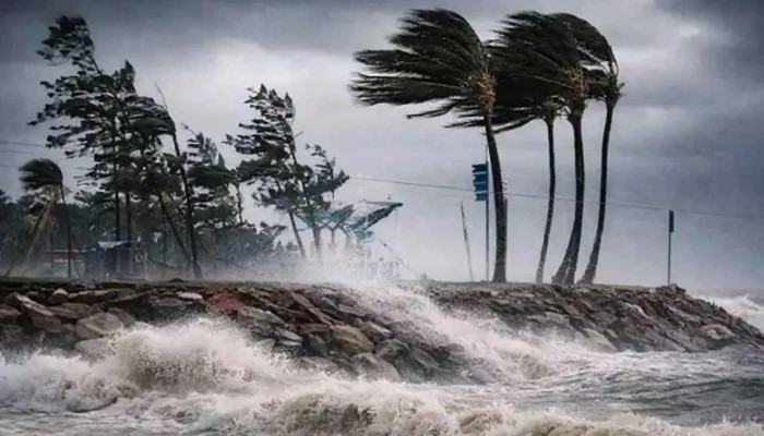 ১১ অঞ্চলে ঘণ্টায় ৬০ কিমি বেগে ঝড়-বৃষ্টির শঙ্কা