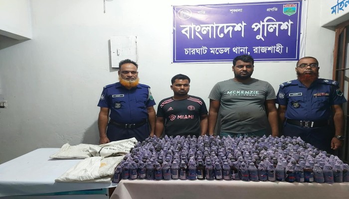 চারঘাটে ৪২৭ বোতল ফেয়ারডিলসহ দুই মাদক কারবারি আটক, ট্রাক জব্দ