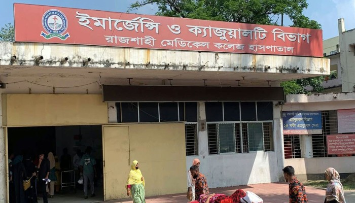 পাঁচ দফা দাবিতে রামেকে ইন্টার্ন চিকিৎসকদের কর্মবিরতি