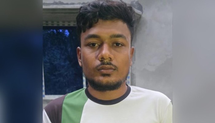 রুয়েটের বাসে থাকা প্রধানমন্ত্রীকে নিয়ে ‘স্নাইপারের অভাব’ মন্তব্য, সেই যুবক গ্রেফতার