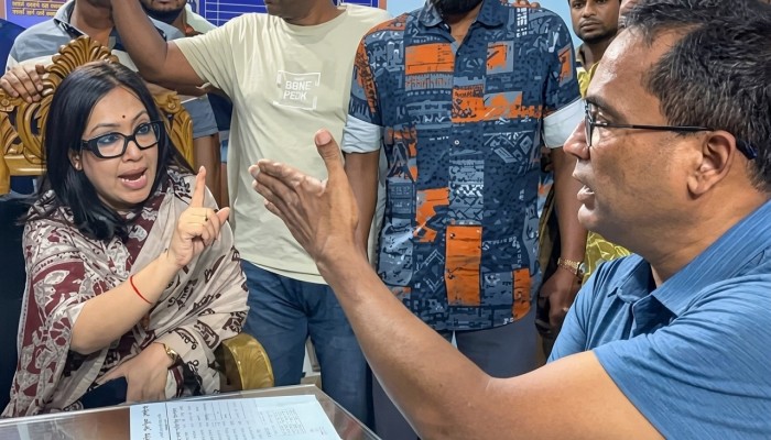 ওসির সঙ্গে রুমিন ফারহানার বা'দানুবা'দের ঘটনায় পুলিশের জিডি