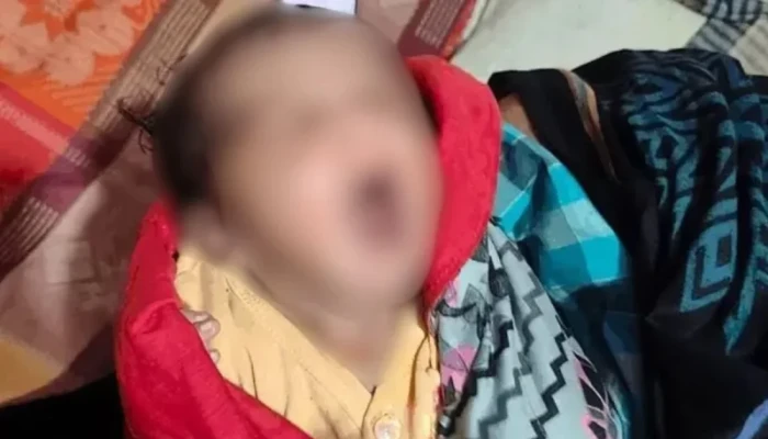 ঝোঁ`পঝা`ড়ে ফেলে যাওয়া নব`জা`তককে দ`ত্ত`ক নিতে ১২৩ পরিবারের আবেদন