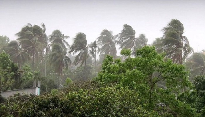দুপুরের মধ্যে ৮ জেলায় বজ্রবৃষ্টির শঙ্কা, নদীবন্দরে সতর্কতা